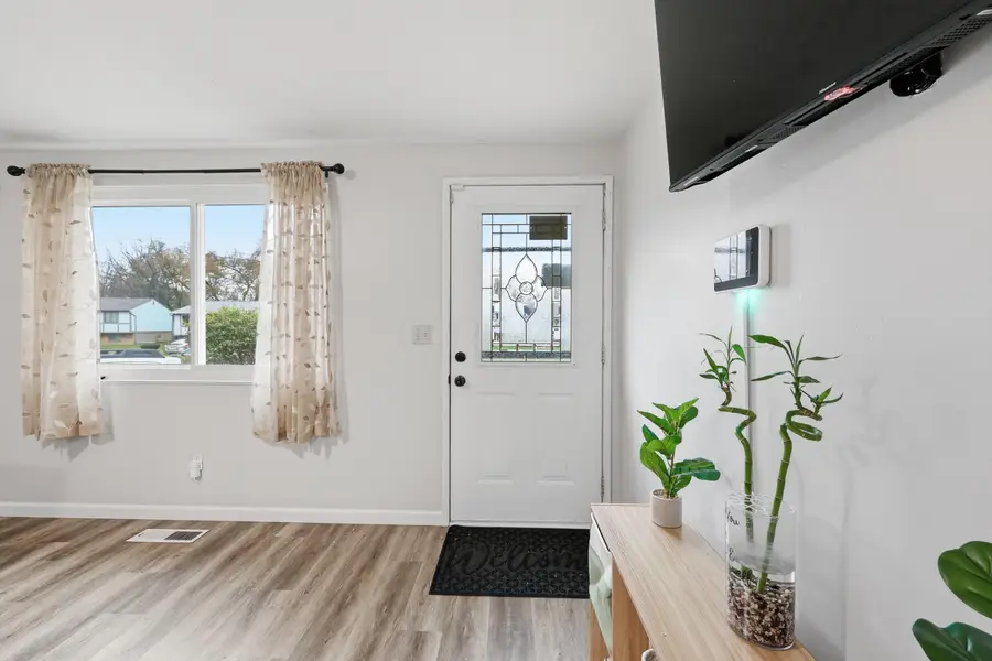 2252 Meridian Court, Columbus, OH 43232 - Image #2