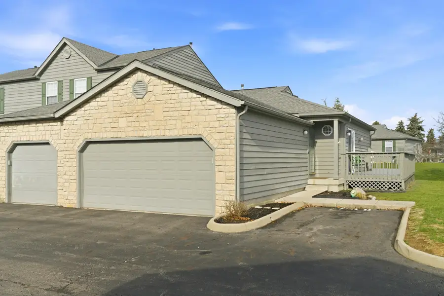 738 Parkbluff Way, Lewis Center, OH 43035 - Image #2