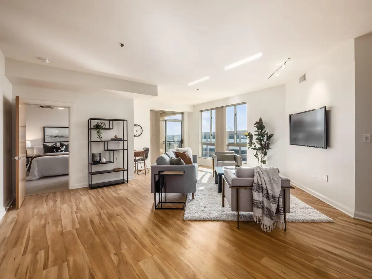 196 S Grant Avenue, Columbus, OH 43215 - Image #1