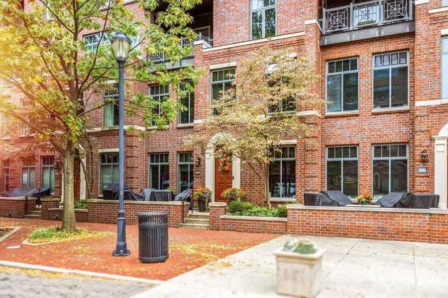 251 Daniel Burnham Square, Columbus, OH 43215 - Image #3