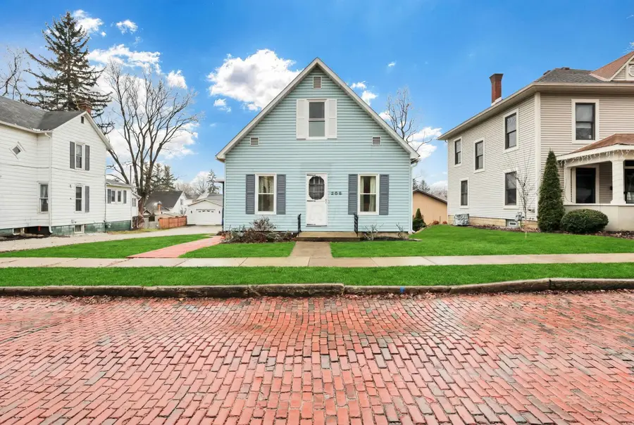 208 E Burgess Street, Mount Vernon, OH 43050 - Image #2