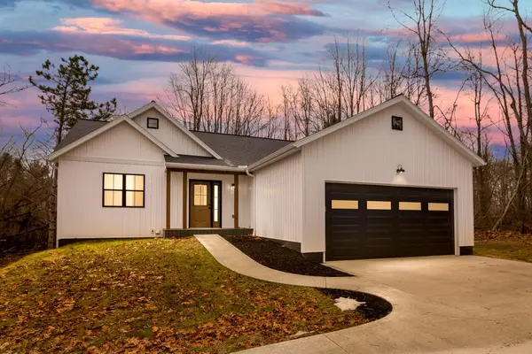 210 Woodlawn Circle, Howard, OH 43028