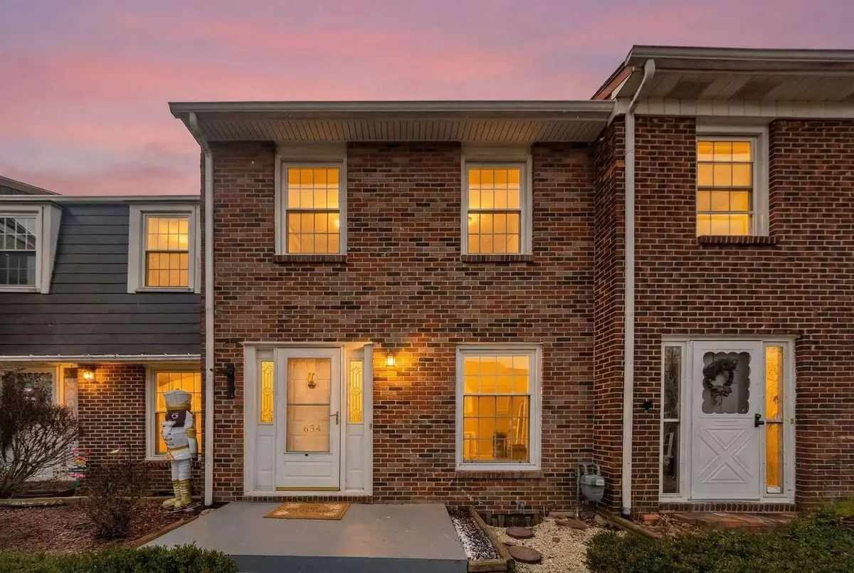 634 Dlyn Street, Columbus, OH 43228 - Image #1