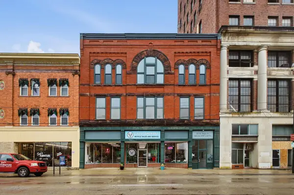 38 W High Street, Springfield, OH 45502