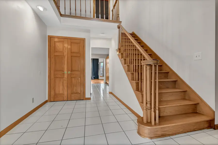 215 N Vernon Avenue, Newark, OH 43055 - Image #2