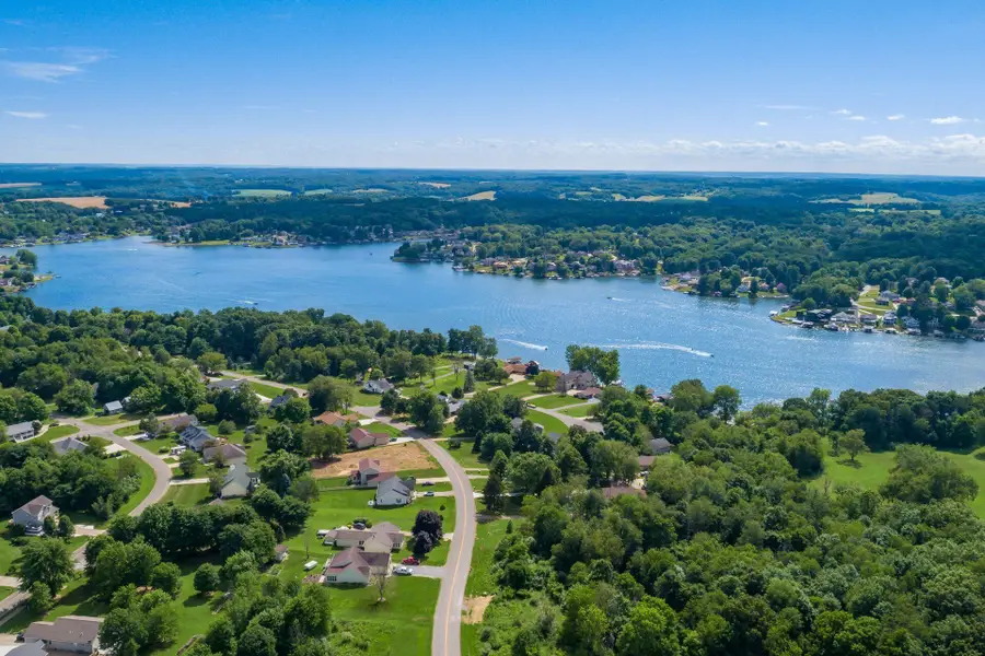 992 Country Club Drive, Howard, OH 43028 - Image #2