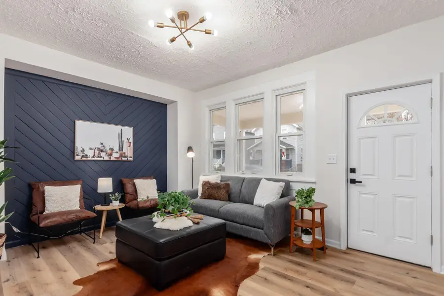 130 E Woodrow Avenue, Columbus, OH 43207 - #2