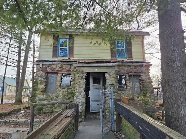 112 W Walnut Street, Pleasantville, OH 43148