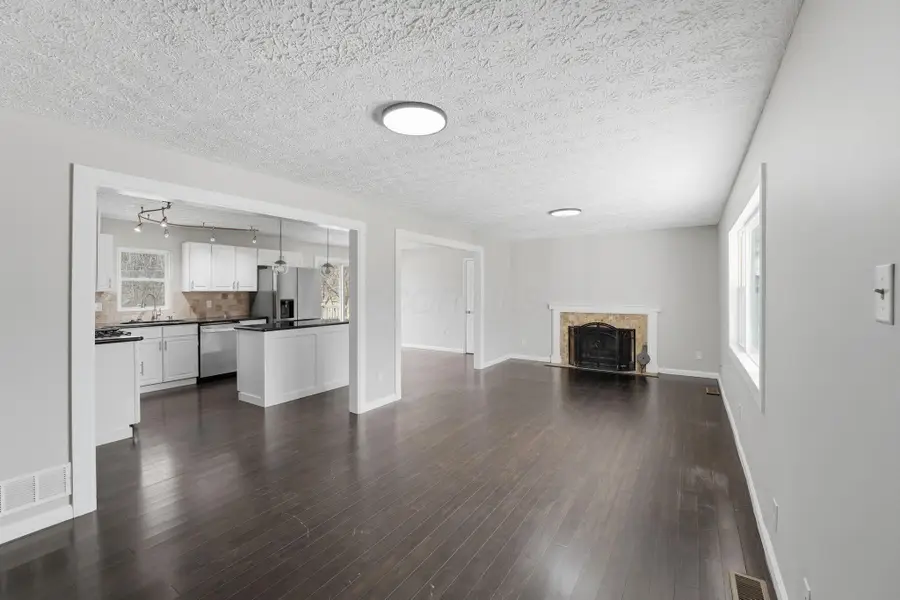 255 Woodside Drive Sw, Pataskala, OH 43062 - Image #2