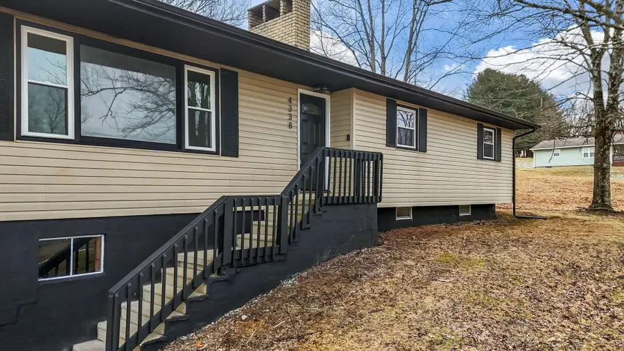 4338 Briarcliff Road, Nashport, OH 43830 - Image #2