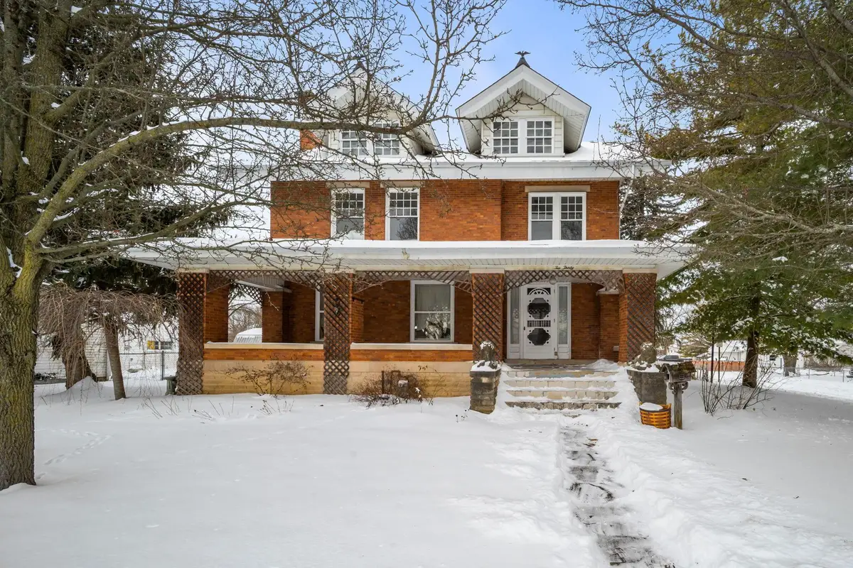 230 W Columbus Street, Mount Sterling, OH 43143 - #1