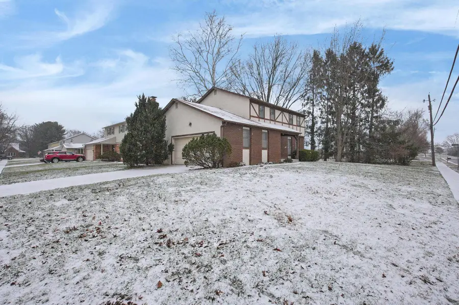 7010 Rockwoods Place, Worthington, OH 43085 - Image #2