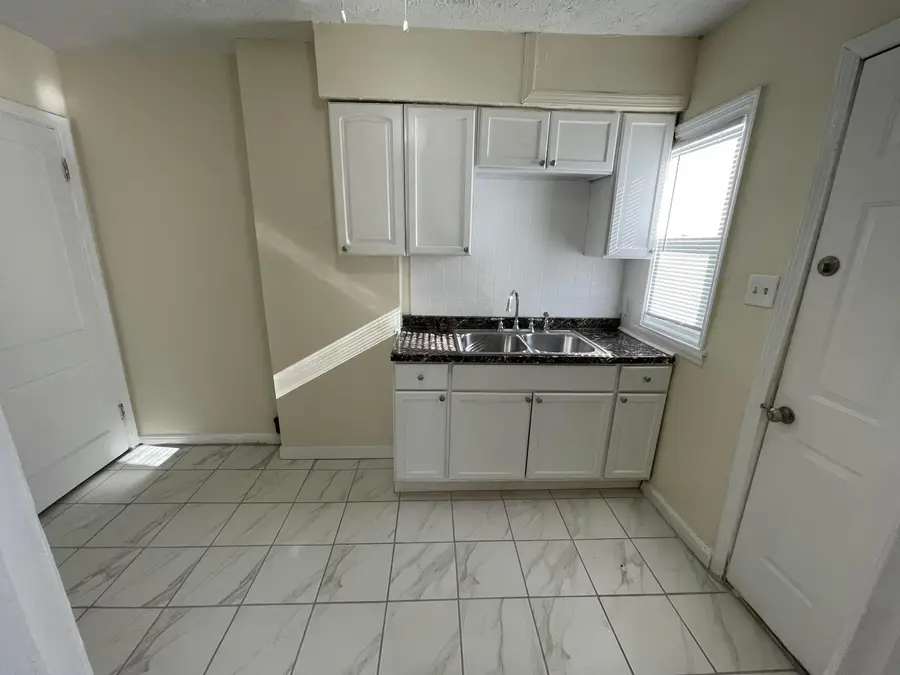 649 N Nelson Road, Columbus, OH 43219 - Image #3