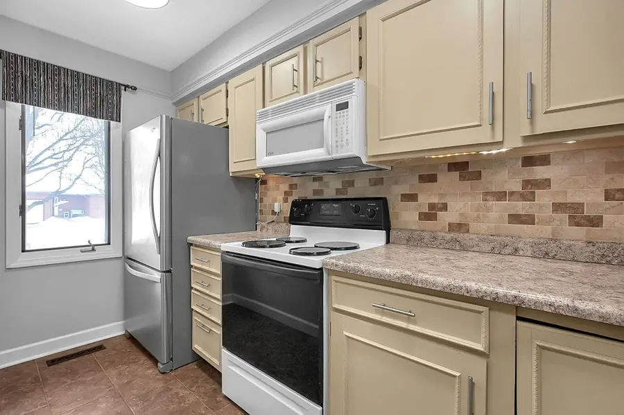 3151 Parkview Drive, Grove City, OH 43123 - #3