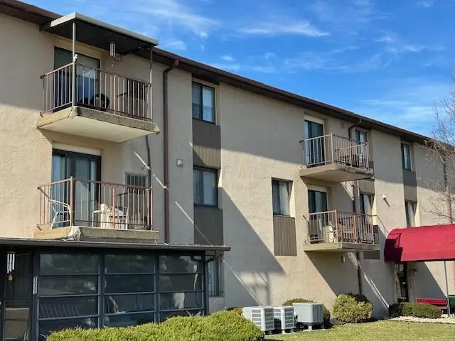 5885 Beechcroft Road, Columbus, OH 43229 - #2