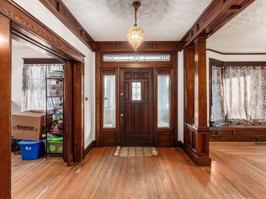 229 E Chillicothe Avenue, Bellefontaine, OH 43311 - #3