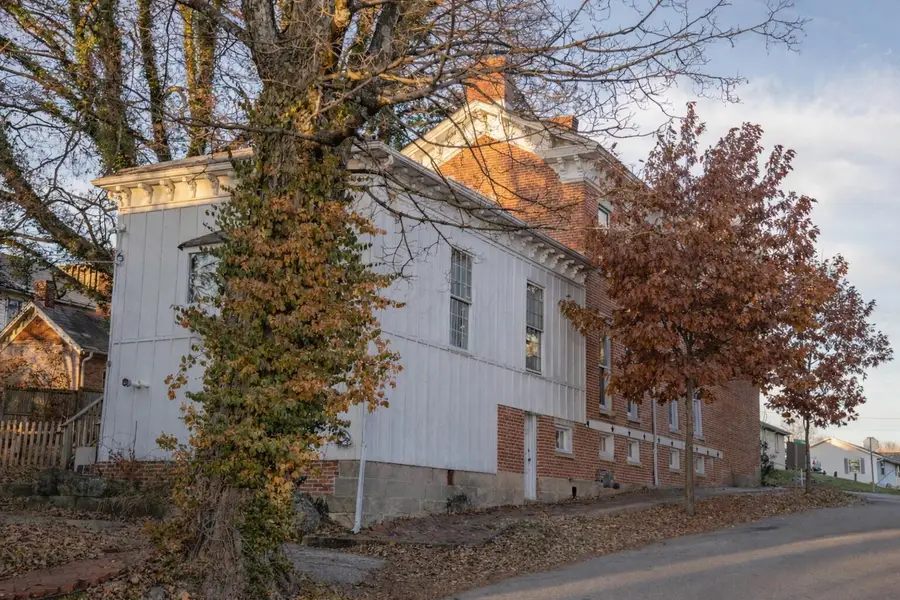 107 S Columbus Street, Somerset, OH 43783 - #2