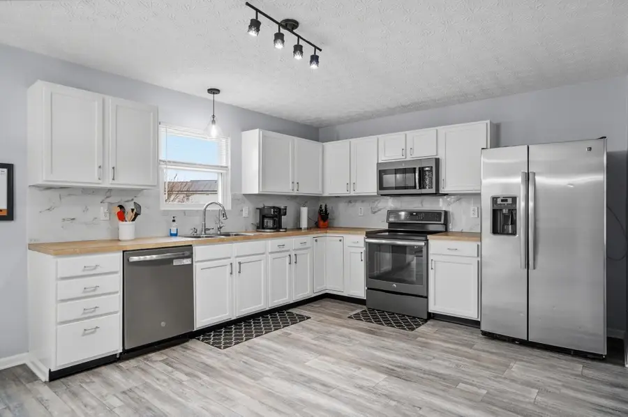 1595 Morrison Farms Drive, Blacklick, OH 43004 - #2