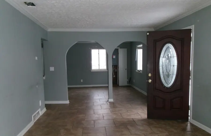 546 Emmit Avenue, Columbus, OH 43228 - #3