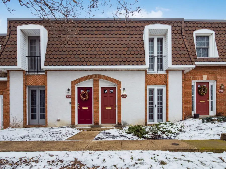 2824 Chateau Circle S, Columbus, OH 43221 - #2
