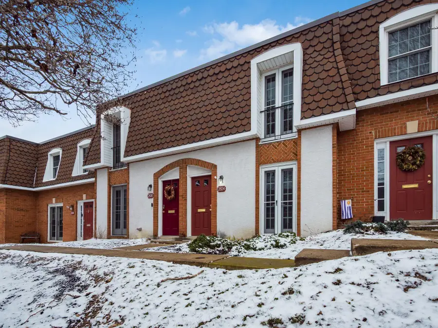 2824 Chateau Circle S, Columbus, OH 43221 - #3
