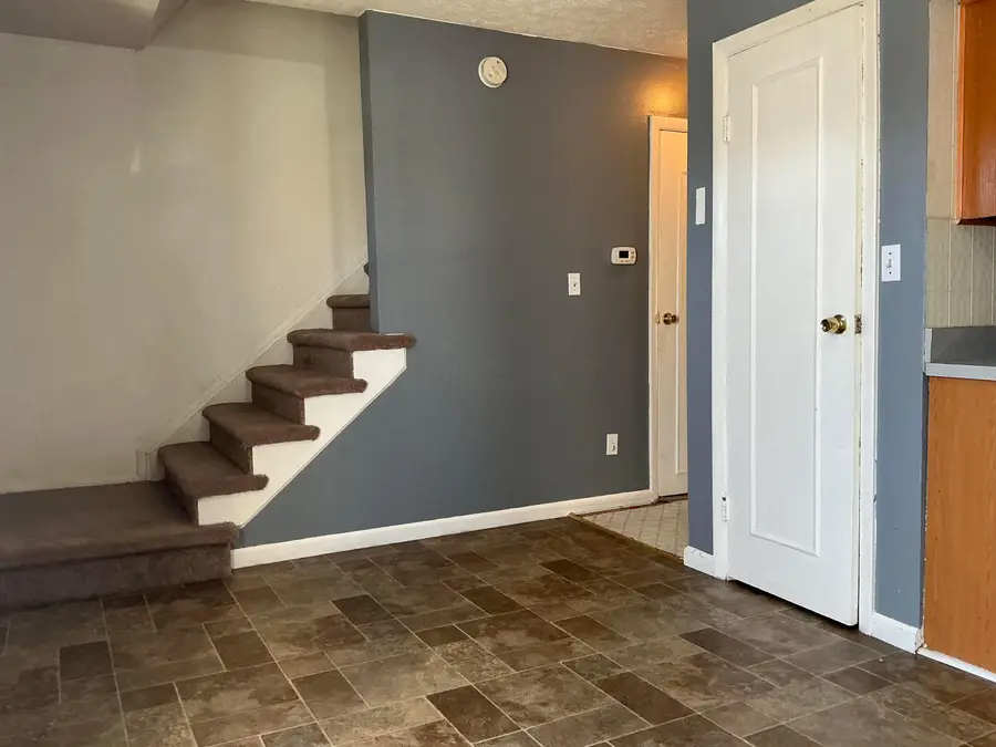 129 Beacon Run W, Columbus, OH 43228 - #2