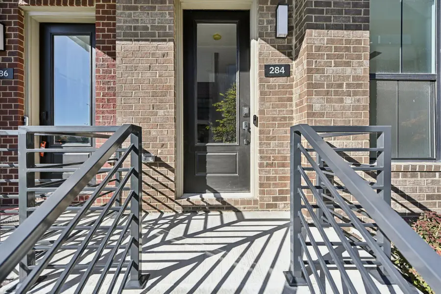 284 Dickenson Street, Columbus, OH 43215 - #3