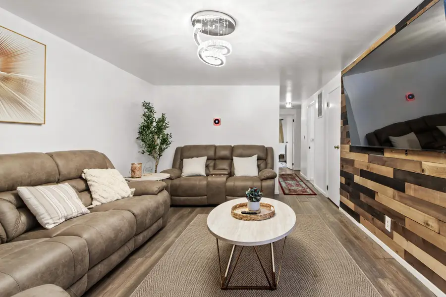 395 Amesbury Drive, Columbus, OH 43230 - #3