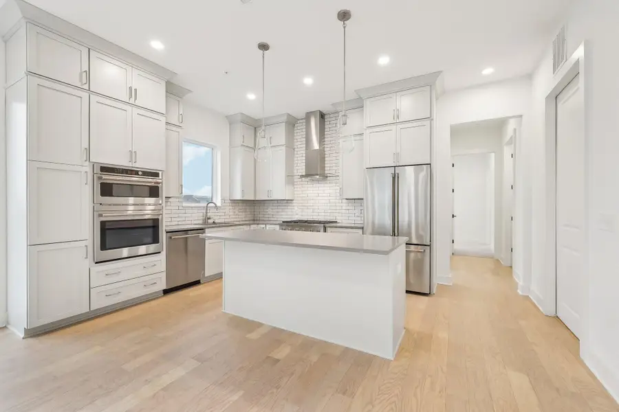 270 Dickenson Street, Columbus, OH 43215 - #3