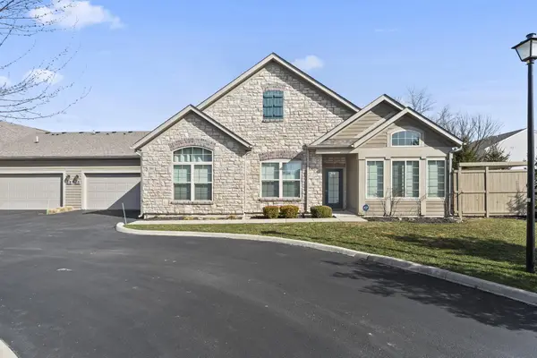 500 Stoneshire Loop, Pataskala, OH 43062