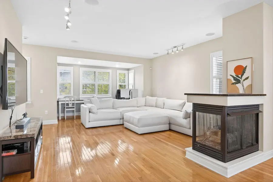 1395 Upper Green Circle, Columbus, OH 43212 - #3