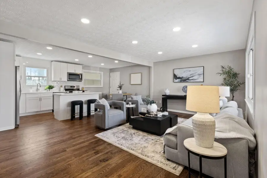 19 E Oak Street, Canal Winchester, OH 43110 - #3