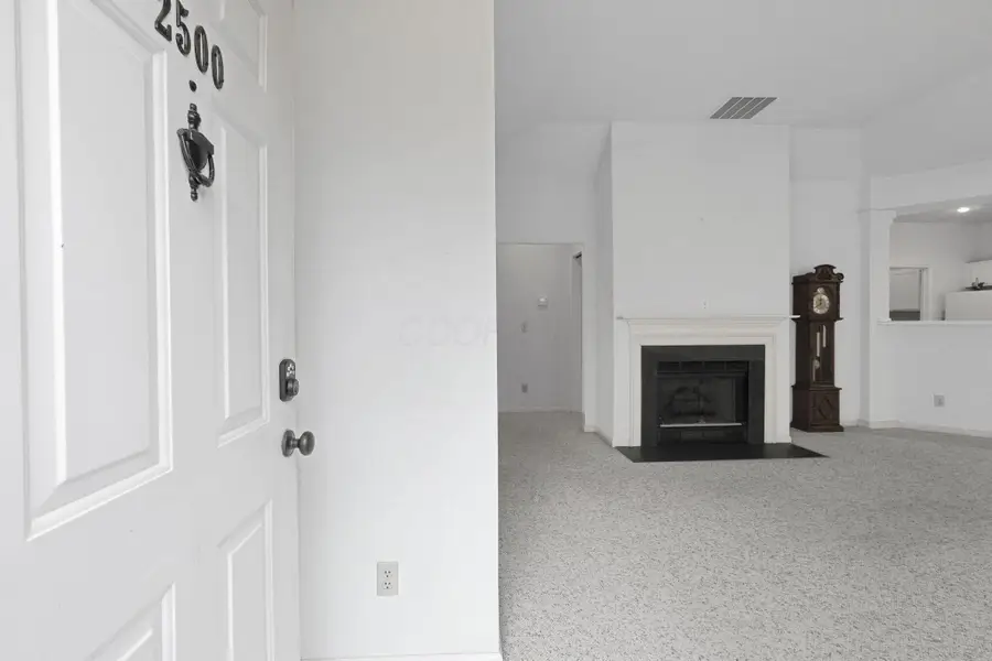 2500 Swan Drive, Grove City, OH 43123 - #3