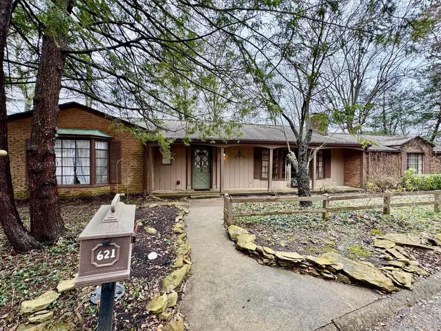 621 N Walnut Drive, Logan, OH 43138 - #3