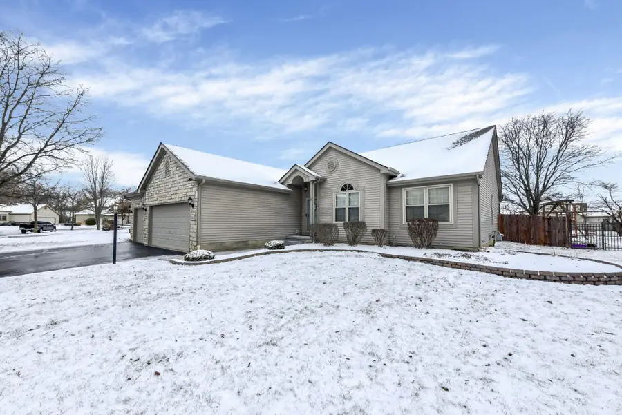 2048 Mayflower Circle, Grove City, OH 43123 - #2