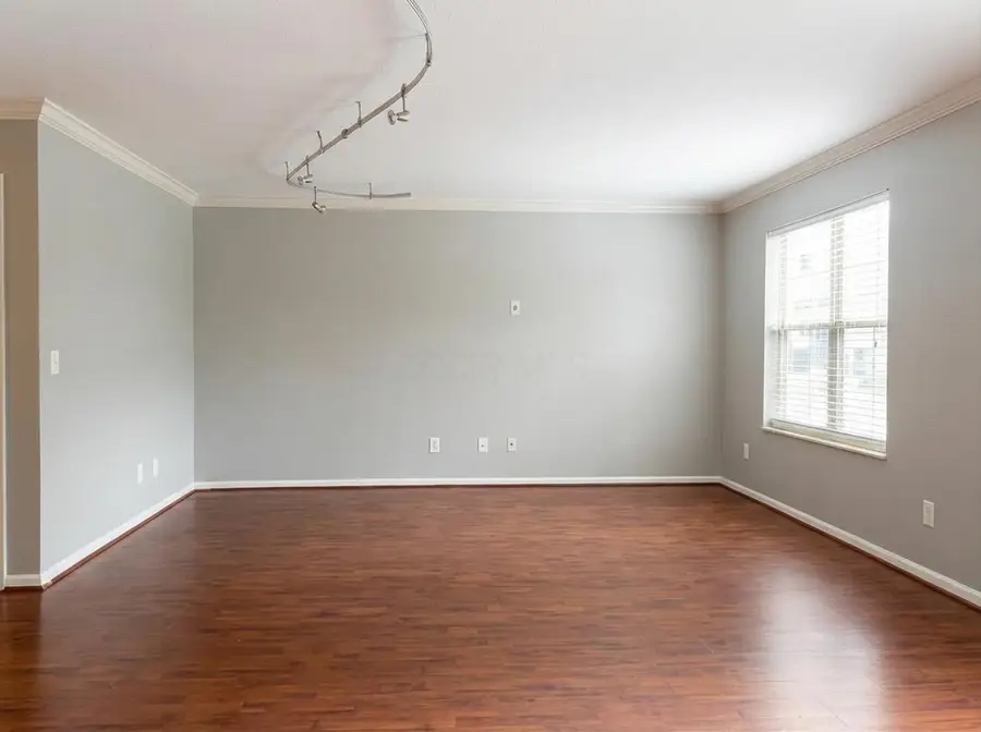 50 W Russell Street, Columbus, OH 43215 - #3