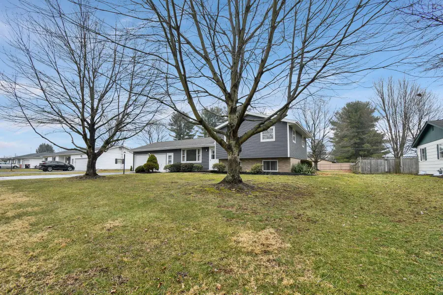 1382 Sherwood Downs E, Newark, OH 43055 - #3