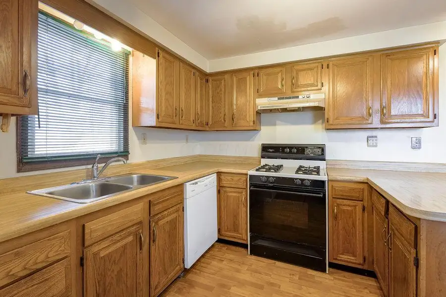 538 N Clayton Street, Centerburg, OH 43011 - #3