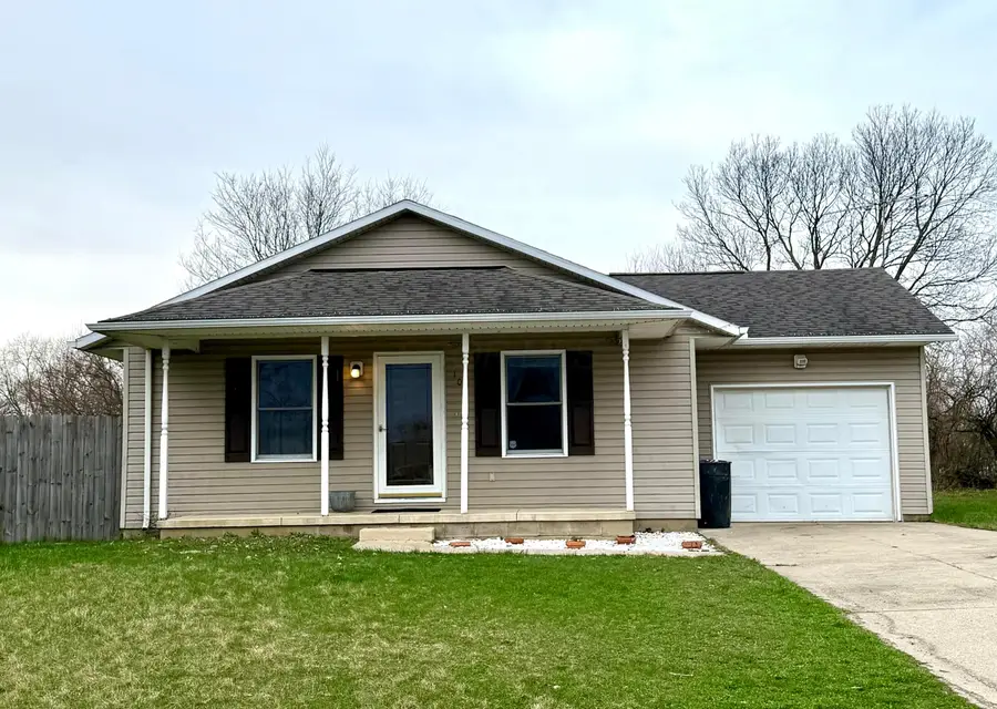 108 W Concord Lane, Bloomingburg, OH 43106 - #2