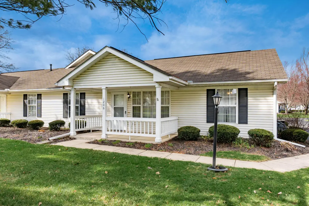 1206 Hillview Circle E, Newark, OH 43055 - #1