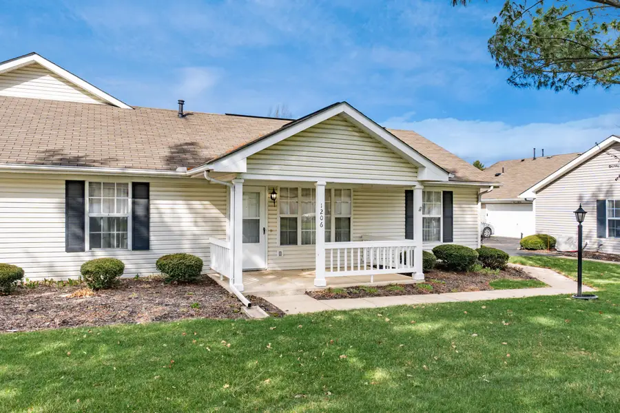 1206 Hillview Circle E, Newark, OH 43055 - #3