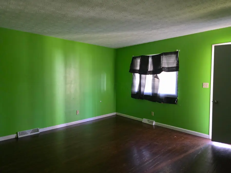 3355 E Deshler Avenue, Columbus, OH 43227 - #2