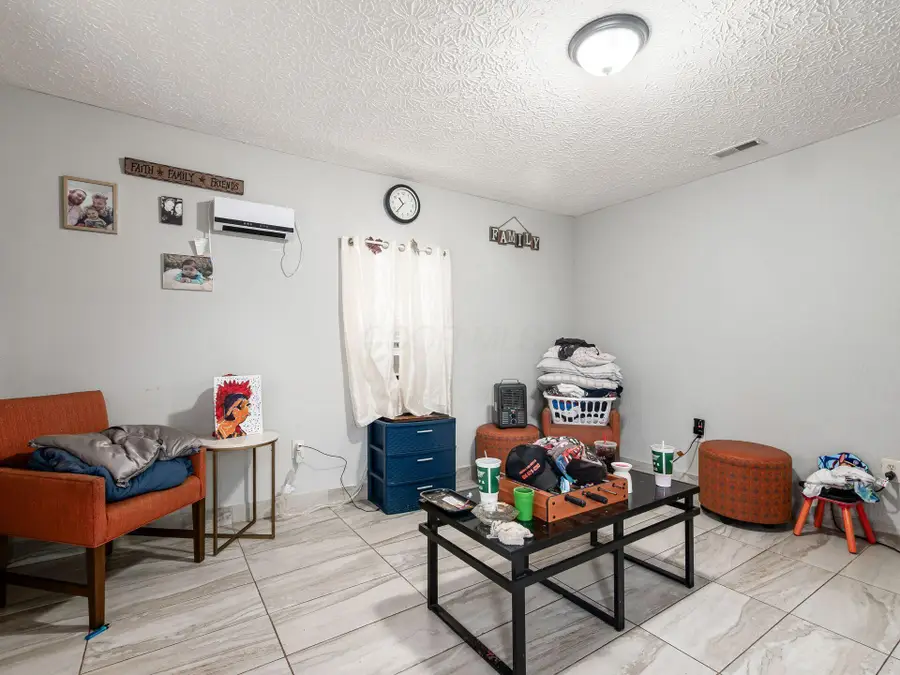 629 S Wheatland Avenue, Columbus, OH 43204 - #3