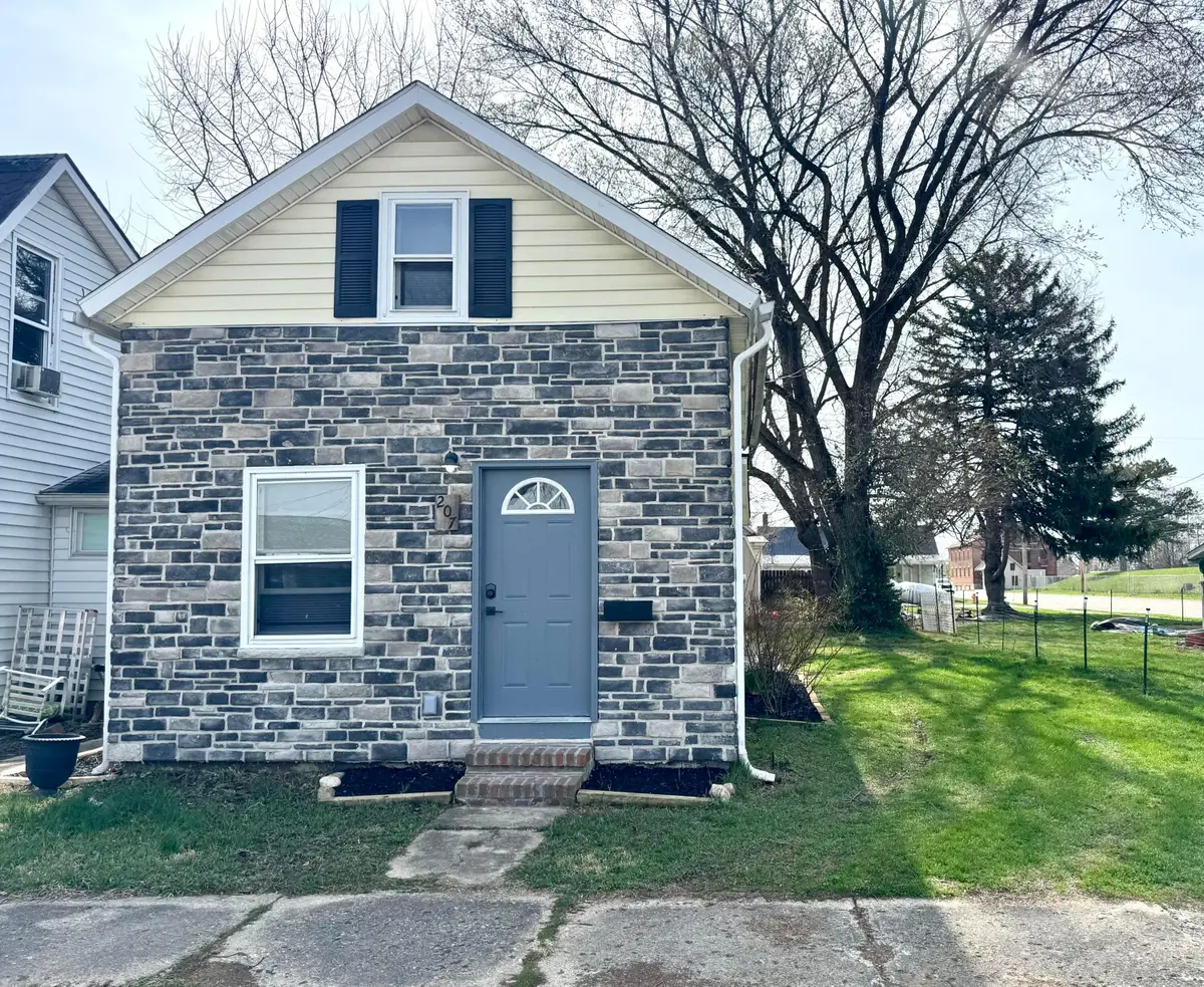 207 E Mill Street, Circleville, OH 43113 - #1