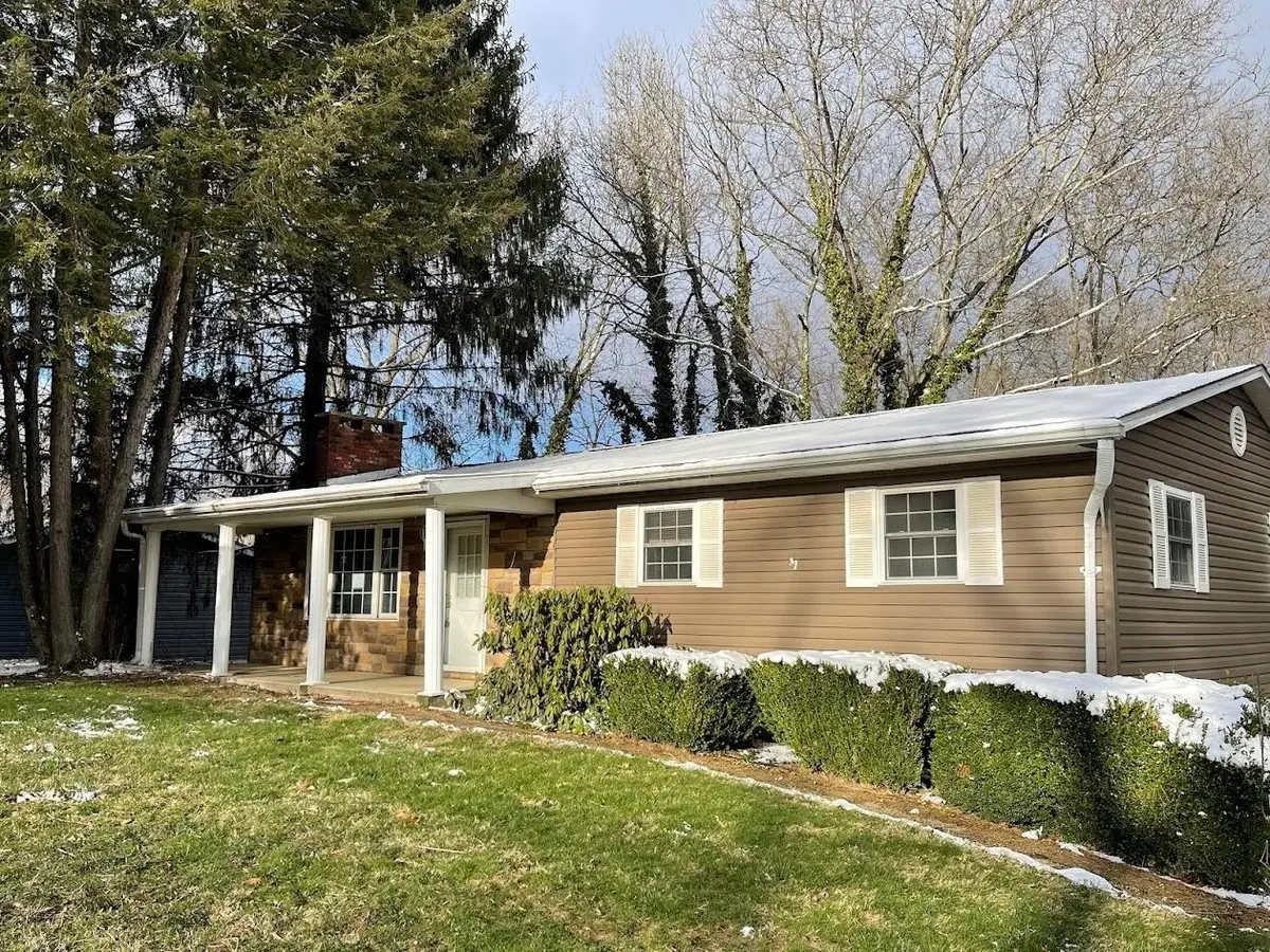 330 Walnut Hills Drive, Zanesville, OH 43701 - #1