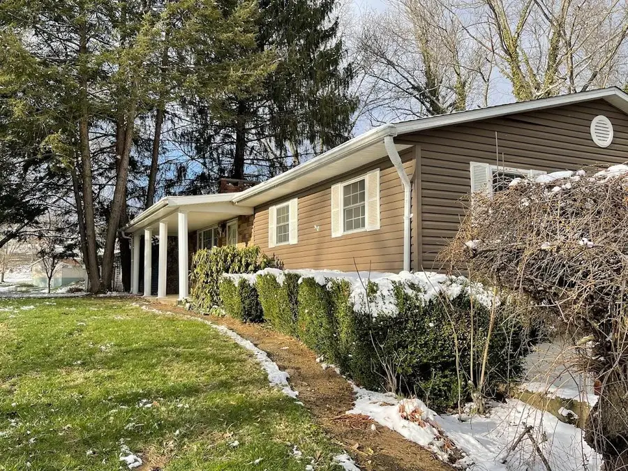 330 Walnut Hills Drive, Zanesville, OH 43701 - #3