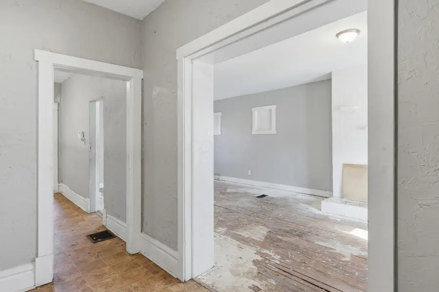 463 N Champion Avenue, Columbus, OH 43203 - #3