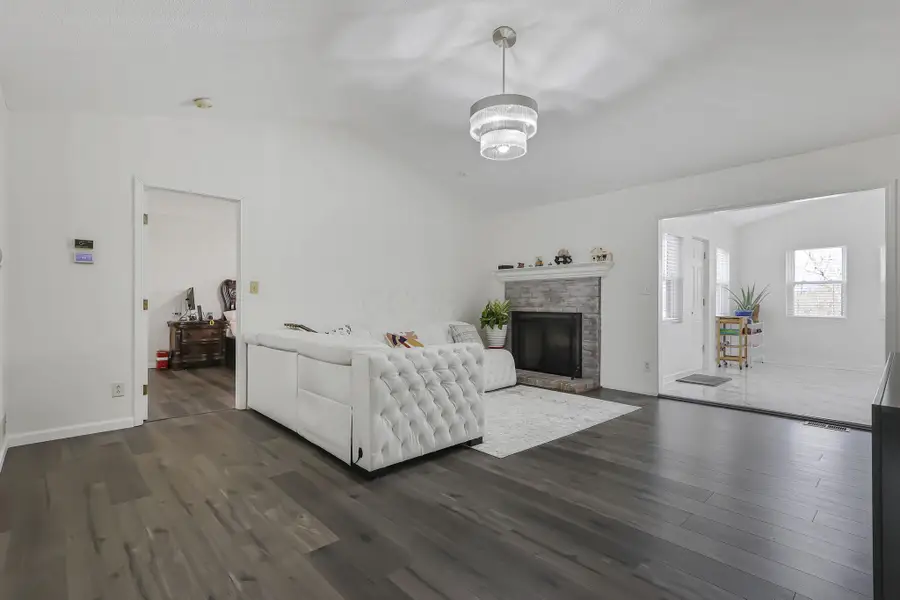 384 Sandburr Drive, Columbus, OH 43230 - #2