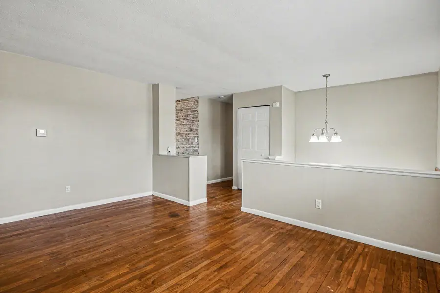 858 Higbee Drive S, Columbus, OH 43207 - #3