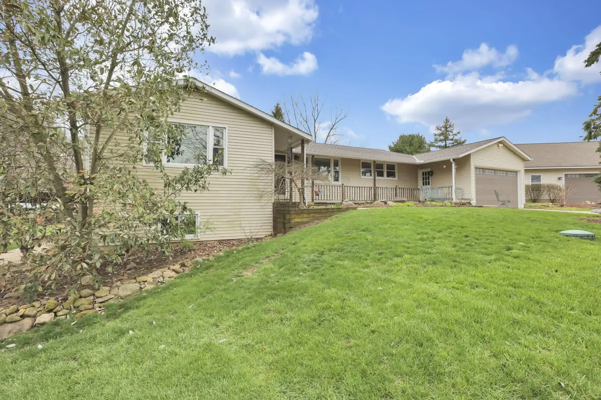 11138 York Road Sw, Baltimore, OH 43105 - #1